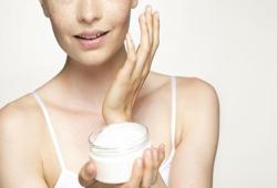 玉兰油多效修护霜适合年龄（40—50岁女性护肤）