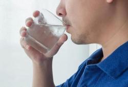 肾功能检查前可以喝水吗男性(肝肾功能检查需空腹吗)